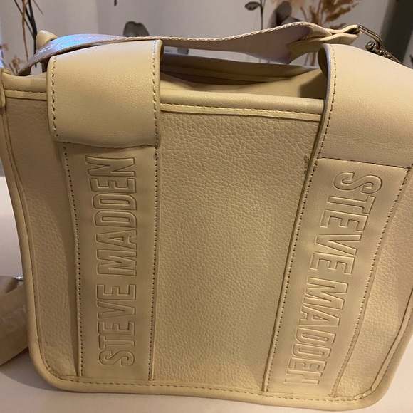 Off White Color Small Steve Madden Purse - Picture 1 of 14